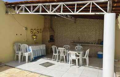 Imagem: A casa possui 5 Dormitórios, 5 Banheiros, 5 Vagas na garagem