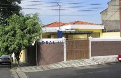 Imagem: A casa possui 5 Dormitórios, 3 Banheiros, 3 Vagas na garagem