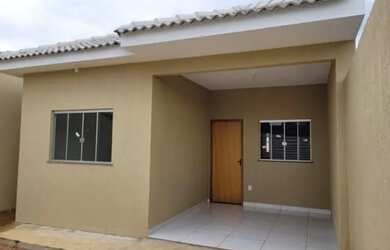 Imagem: A casa possui 3 Dormitórios, 2 Banheiros, 1 Vaga na garagem