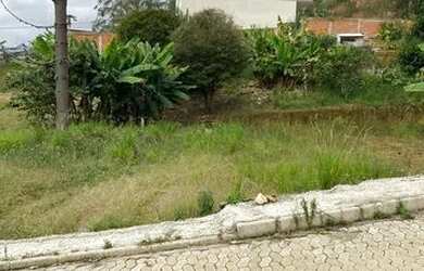 Imagem: O terreno possui 700m² de Área e está localizado em Santa