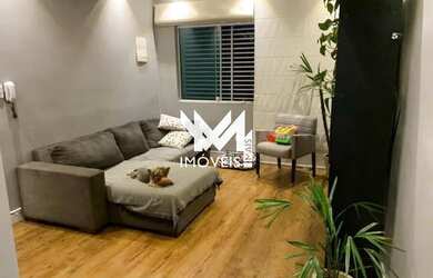 Imagem: A casa possui 3 Dormitórios, 1 Banheiro, 2 Vagas na garagem