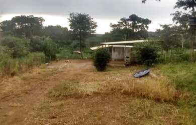 Imagem 8: Racho modesto ha 250 metros do lago Corumbá. Perto de Brasília e Goiânia