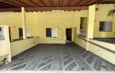 Imagem: A casa em condomínio possui 2 Dormitórios, 2 Banheiros, 2