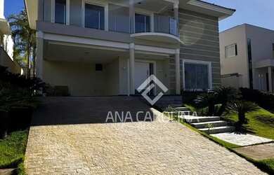 Imagem: A casa em condomínio possui 4 Dormitórios, 2 Banheiros, 4