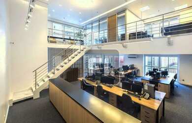 Imagem: O depósito possui 2 Vagas na garagem, 200m² de Área e Imóvel