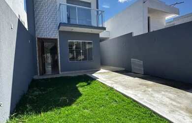 Imagem: A casa possui 3 Dormitórios, 3 Banheiros, 2 Vagas na garagem