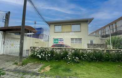 Imagem: A casa possui 3 Dormitórios, 2 Banheiros, 1 Vaga na garagem