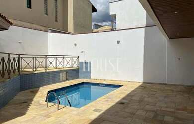 Imagem: A casa em condomínio possui 4 Dormitórios, 2 Banheiros, 4