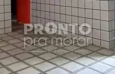 Imagem: A casa possui 3 Dormitórios, 1 Banheiro, 3 Vagas na garagem