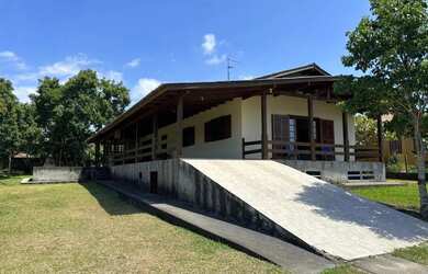 Imagem: A casa possui 3 Dormitórios, 1 Banheiro, 4 Vagas na garagem