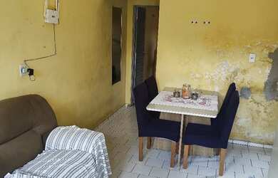 Imagem: A casa possui 3 Dormitórios, 2 Banheiros e 1 Vaga na garagem