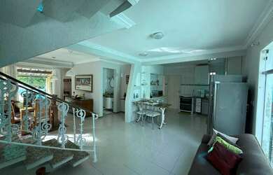 Imagem: A casa possui 3 Dormitórios, 4 Banheiros, 3 Vagas na garagem