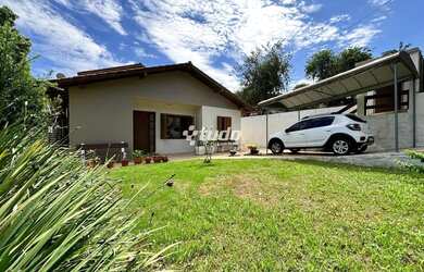 Imagem: A casa possui 4 Dormitórios, 3 Banheiros, 3 Vagas na garagem