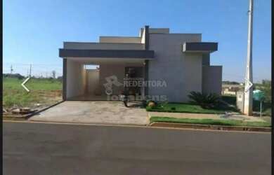 Imagem: A casa em condomínio possui 3 Dormitórios, 2 Banheiros, 2