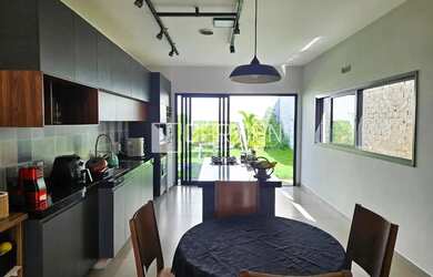 Imagem: A casa à venda possui 2 Dormitórios, 1 Banheiro, 3 Vagas na