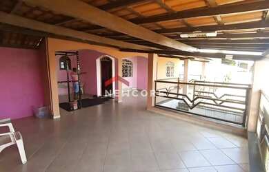 Imagem: A casa possui 4 Dormitórios, 2 Banheiros, 2 Vagas na garagem