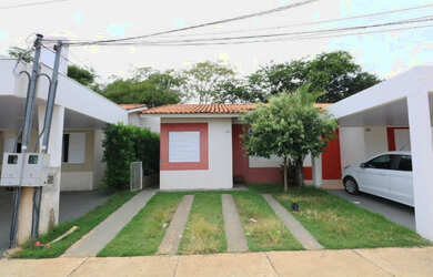 Imagem: A casa em condomínio possui 2 Dormitórios, 1 Banheiro, 2 Vagas