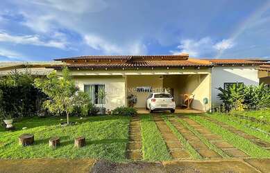 Imagem: A casa em condomínio possui 4 Dormitórios, 2 Banheiros, 2