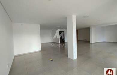 Imagem: O depósito possui 4 Vagas na garagem e 333m² de Área e está