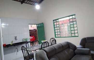 Imagem: A casa possui 3 Dormitórios, 1 Banheiro, 100m² de Área e