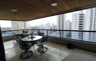 Imagem: O apartamento possui 4 Dormitórios, 5 Banheiros, 3 Vagas na