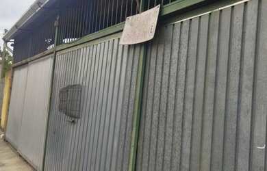 Imagem: A casa possui 3 Dormitórios, 2 Banheiros, 4 Vagas na garagem