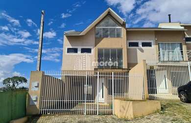 Imagem: A casa possui 3 Dormitórios, 2 Banheiros, 2 Vagas na garagem