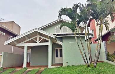 Imagem: A casa em condomínio possui 3 Dormitórios, 3 Banheiros, 2