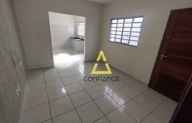 Imagem: A casa possui 2 Dormitórios, 2 Banheiros, 2 Vagas na garagem