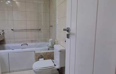 Imagem: O apartamento possui 4 Dormitórios, 5 Banheiros, 2 Vagas na