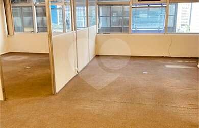 Imagem: O depósito possui 1 Vaga na garagem, 94m² de Área e está