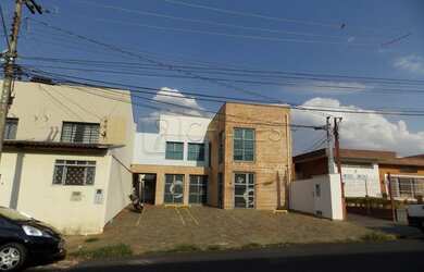 Imagem: O depósito possui 5 Vagas na garagem e 300m² de Área e está