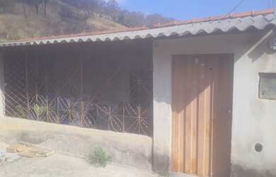 Imagem: A casa possui 2 Dormitórios, 1 Banheiro, 360m² de Área e