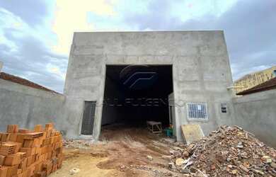 Imagem: O depósito possui 3 Vagas na garagem, 440m² de Área e está