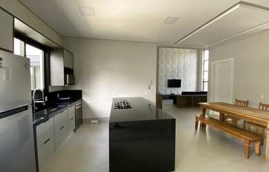 Imagem: A casa em condomínio possui 3 Dormitórios, 5 Banheiros, 4