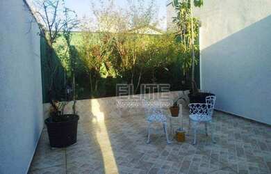 Imagem: O depósito possui 2 Vagas na garagem, 121m² de Área e está