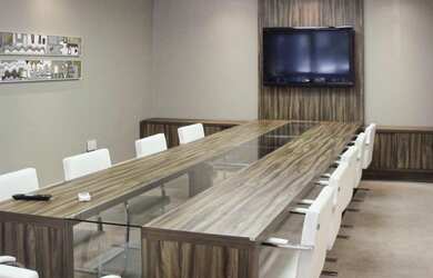 Imagem: O depósito possui 2 Vagas na garagem, 65m² de Área, Ar-condicionado