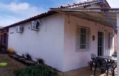 Imagem: A casa possui 2 Dormitórios, 2 Banheiros, 300m² de Área e