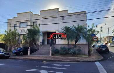 Imagem: A casa possui 1 Dormitório, 4 Banheiros, 5 Vagas na garagem