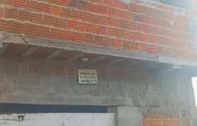 Imagem: A casa possui 4 Dormitórios, 2 Banheiros, 1 Vaga na garagem