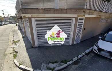 Imagem: A casa possui 3 Dormitórios, 1 Banheiro, 2 Vagas na garagem