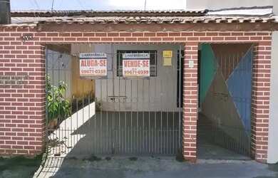 Imagem: A casa possui 2 Dormitórios, 1 Banheiro, 2 Vagas na garagem