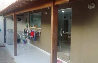 Imagem: A casa possui 2 Dormitórios, 3 Banheiros, 1 Vaga na garagem