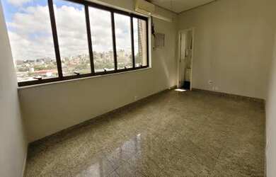 Imagem: O depósito possui 2 Vagas na garagem e 50m² de Área e está