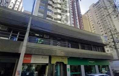 Imagem: O apartamento possui 1 Dormitório, 1 Banheiro, 1 Vaga na garagem