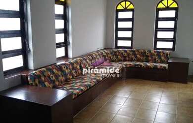 Imagem: A casa possui 3 Dormitórios, 3 Banheiros, 2 Vagas na garagem