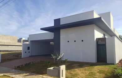 Imagem: A casa em condomínio possui 3 Dormitórios, 3 Banheiros, 2