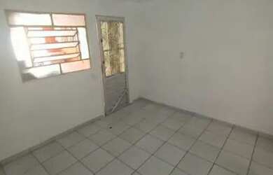 Imagem: A casa possui 1 Dormitório e 1 Banheiro e está localizado