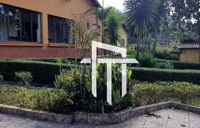 Imagem: A casa possui 3 Dormitórios, 2 Banheiros, 4 Vagas na garagem