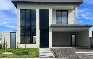 Imagem: A casa possui 4 Dormitórios, 5 Banheiros, 2 Vagas na garagem